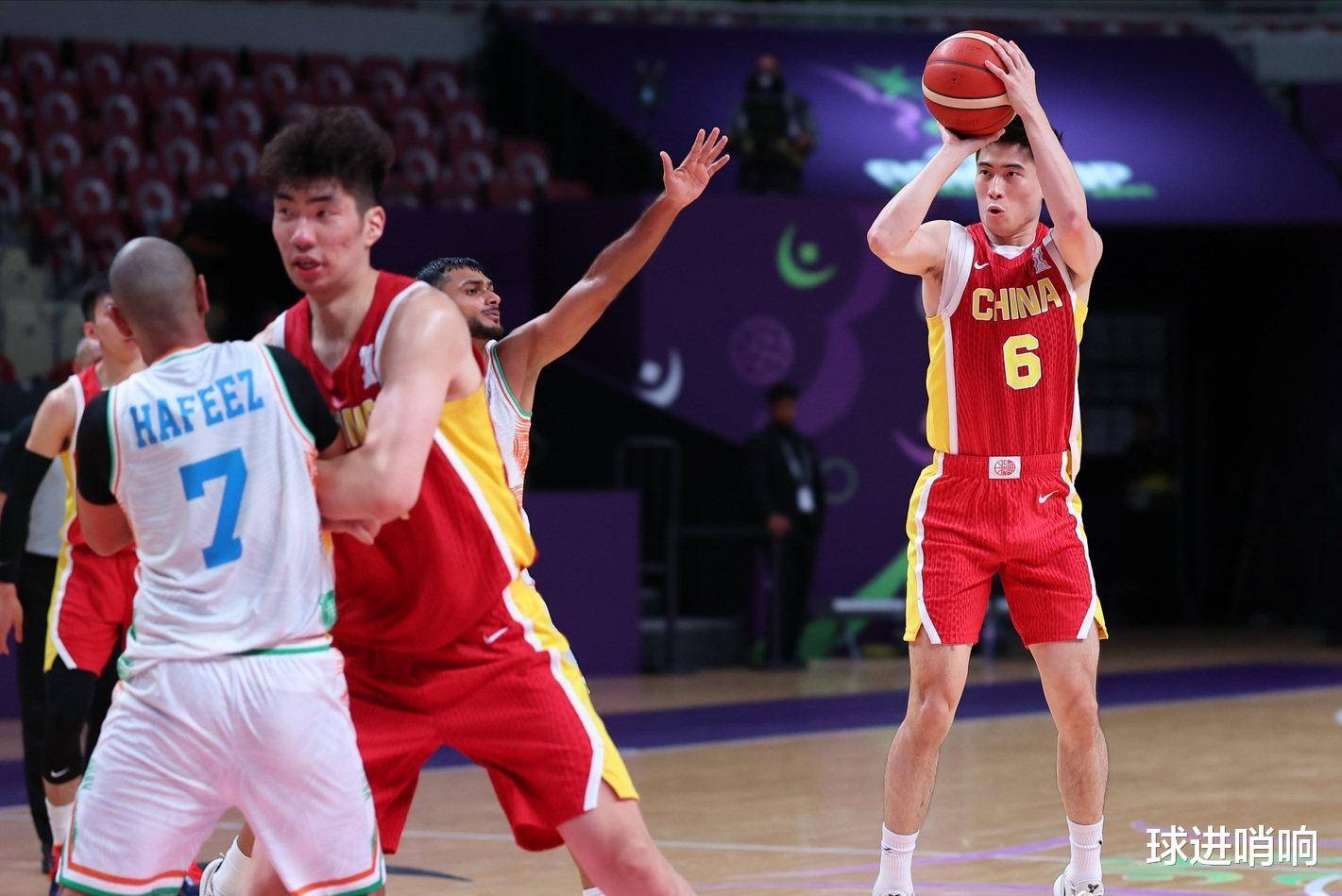 包含全明星赛训练课后再迎强敌,深圳男篮火线驰援,主帅态度:悬念犹存,更衣室氛围转暖的词条 包含全明星赛训练课后再迎强敌,深圳男篮火线驰援,主帅态度:悬念犹存,更衣室氛围转暖的词条