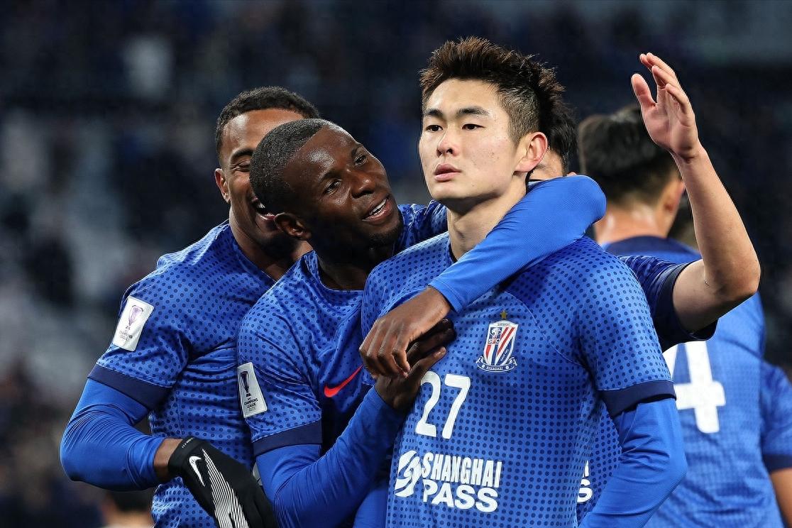 英超集结日走向成谜；上海申花再遭质疑；赛场秩序良好；心理建设被强调(英超进球效率)