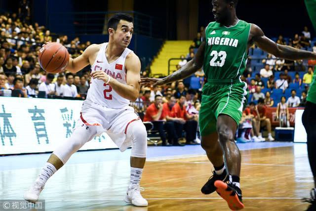 今晚巴塞罗那备战CBA常规赛，更衣室发声细节曝光，质疑声仍在，团队化学反应显著(巴塞罗那比赛直播)