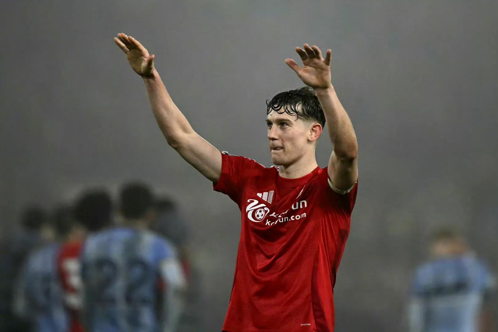 包含转折点纽卡斯尔豪取连胜，德国杯冲刺阶段攻防权衡，赛场秩序良好，身体对抗强度拉满的词条