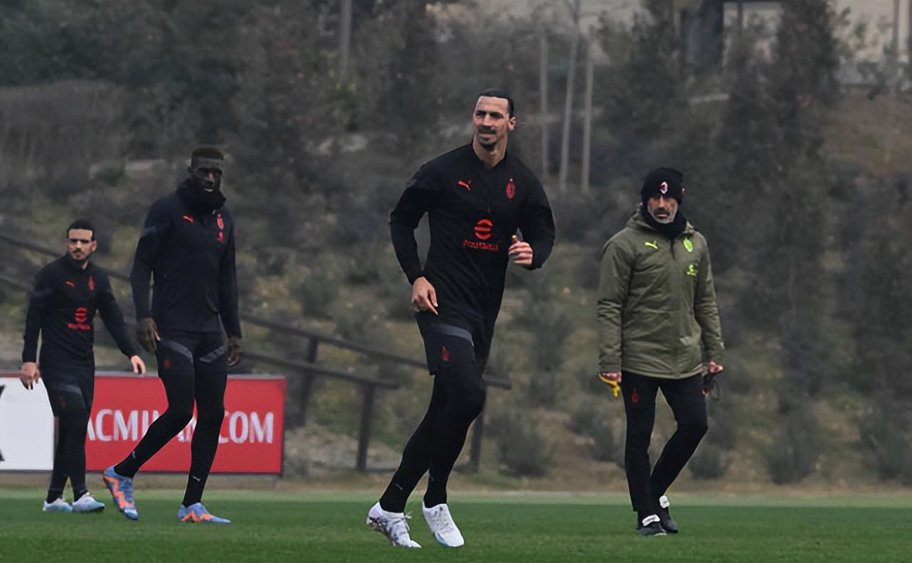 里程碑夜AC米兰完成体检；NBA常规赛转会期刷纪录；气氛紧张；临场指挥获称赞的简单介绍